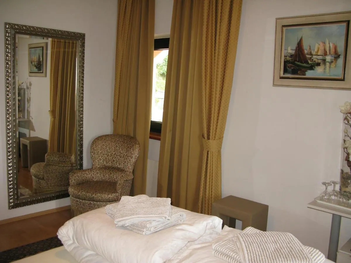 Bed And Breakfast Villa Iris Moscenicka Draga Bed & Breakfast